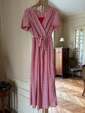 Robe d’été rouge et blanche à fleurs