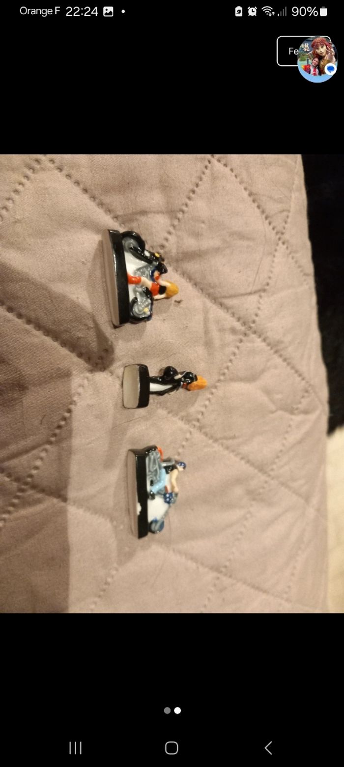 Lot 3 fèves sur le thème des motos de légende - photo numéro 2