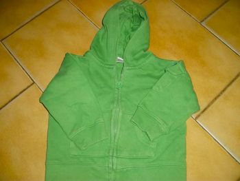 gilet sweat à capuche vert 3 mois