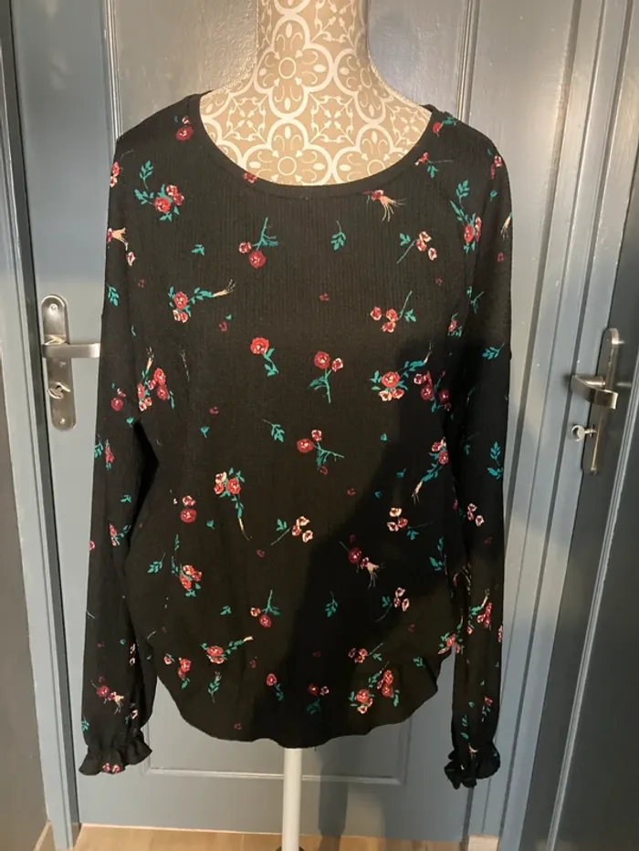 Blouse noir à fleurs