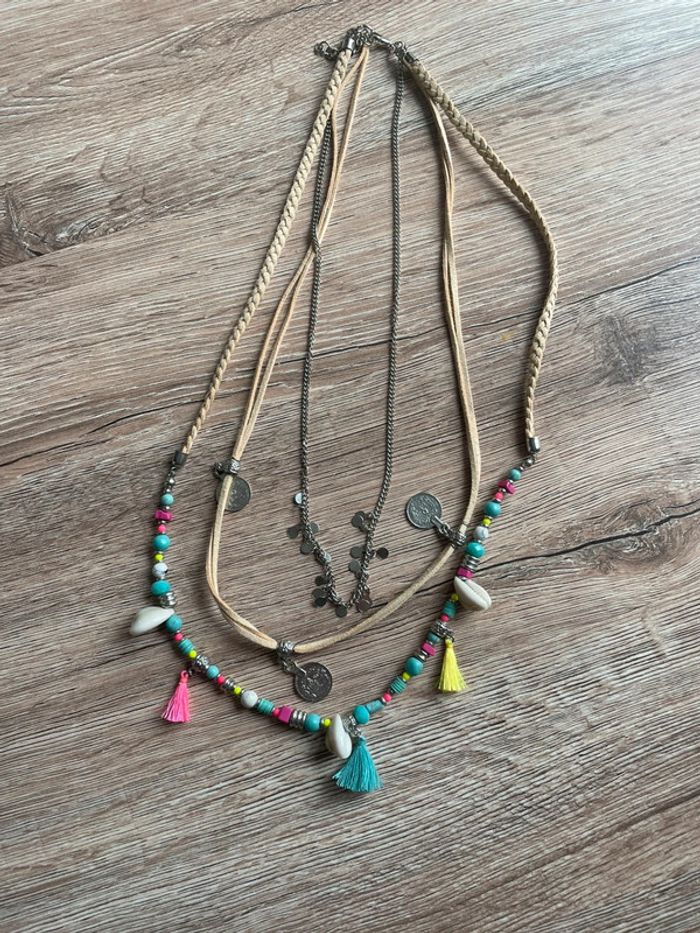 Collier 3 rangs beige, bleu, rose, jaune, coquillage