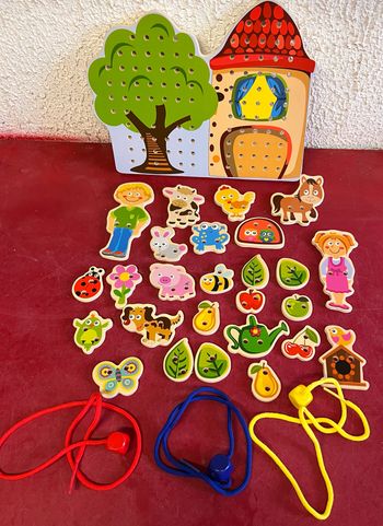 Jeu d’enfilage avec 3 lacets