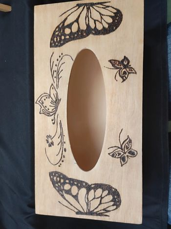 Boite à mouchoirs papillons