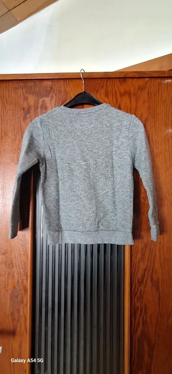 Pull sweat Primark 7-8ans - photo numéro 2