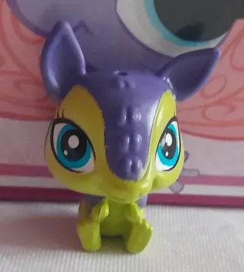 Petite Figurine Littlest Pet Shop Tatou violet et vert #4137