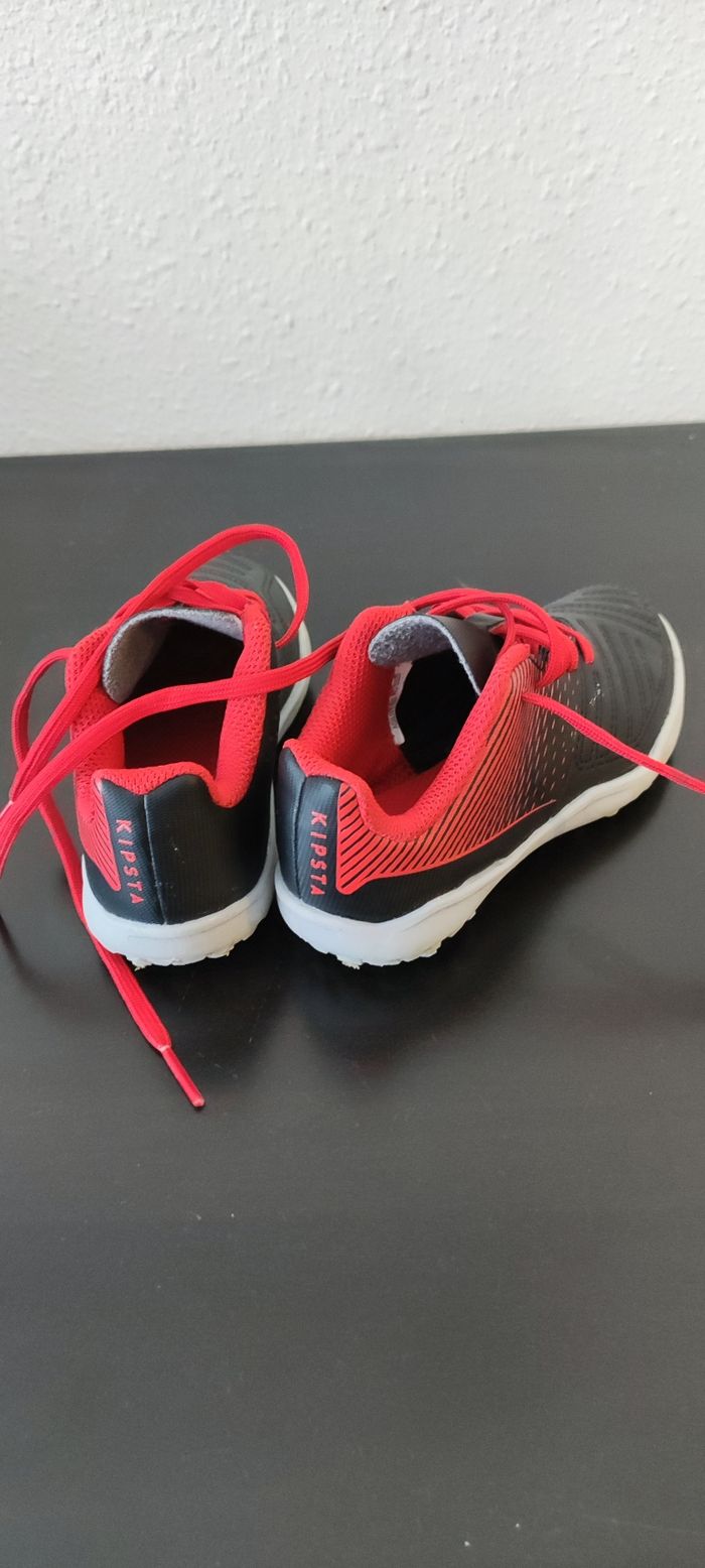 Chaussures de foot Kipsta noires et rouges pointure 28 - photo numéro 2