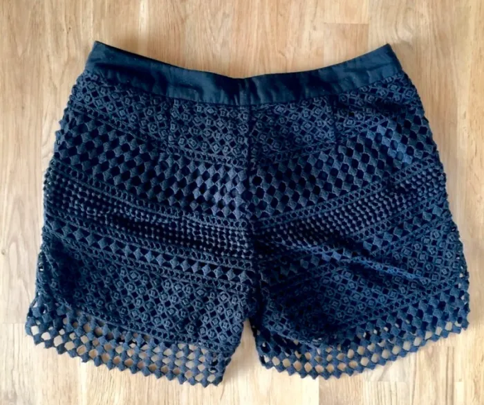 Magnifique short noir en crochet
