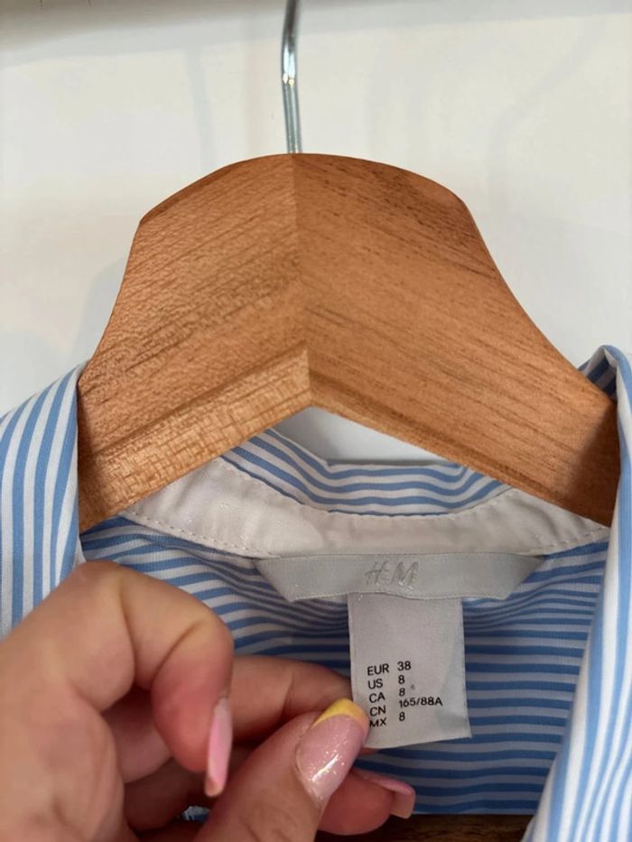 Chemise bleue et blanche à rayures H&M taille M - photo numéro 2