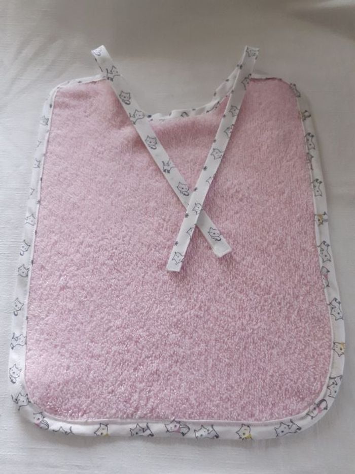Bavoir en tissu éponge rose clair-fait main