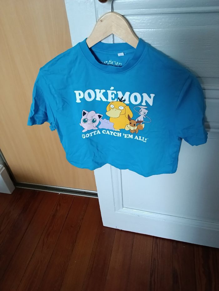 Tee-shirt pokémon bleu et multicolore