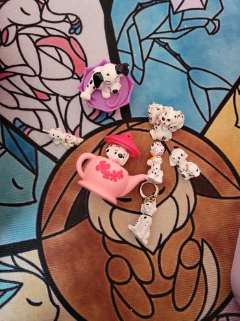 Lot Jouet figurine et port clé thème chien les dalmatiens