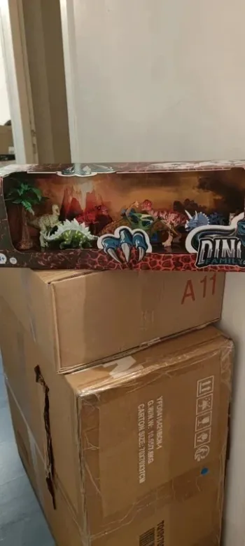 Coffret de 9 dinosaures et 1 arbre neuf dès 3 ans