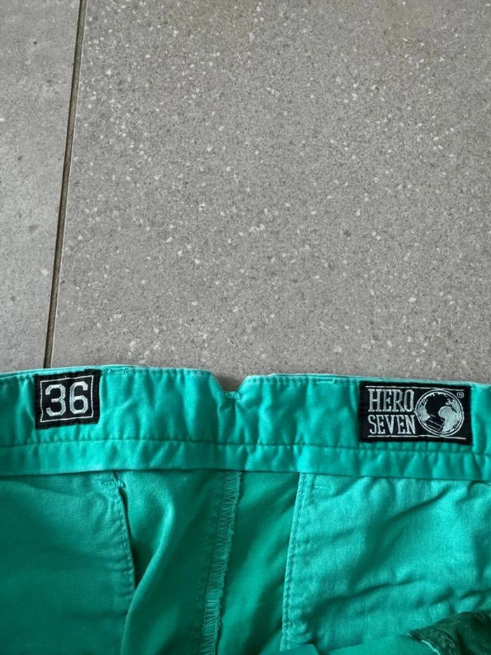 Short turquoise Hero Seven 36, très bon état, taille 48x50cm - photo numéro 2