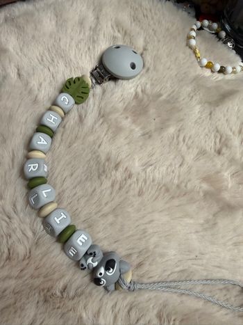 Attache tétine raton laveur