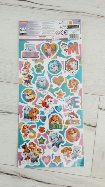 Stickers environ 50 autocollants Pat patrouille Paw patrol sous blister Neufs