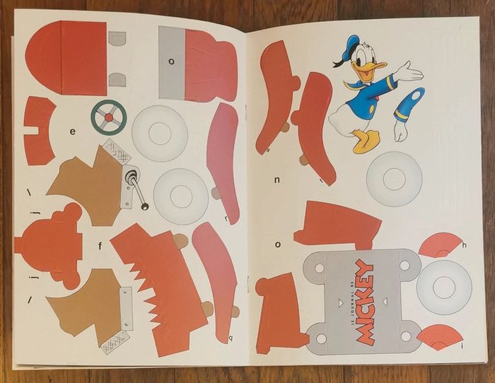 Ancien journal de mickey avec cadeau voiture Donald 2000 N°2497 vintage - photo numéro 2