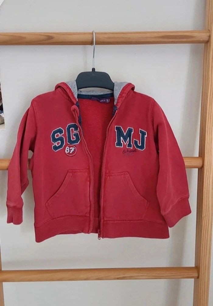 Veste gilet en sweat rouge capuche et fermeture éclair 12/18 mois 81 cm Sergent Major