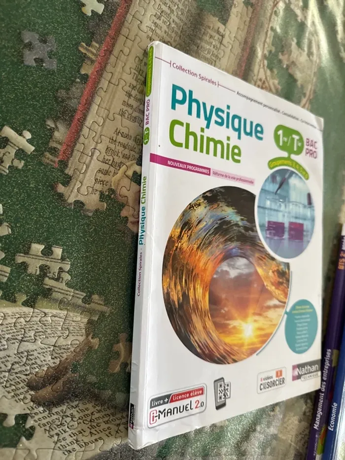 Livre physique, chimie, première bac pro - photo numéro 2