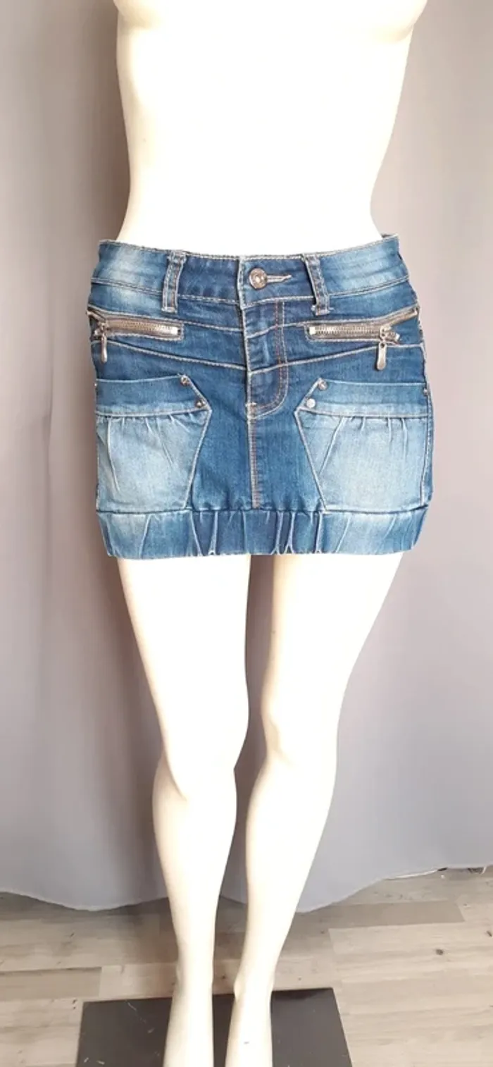 Jolie mini jupe en jean