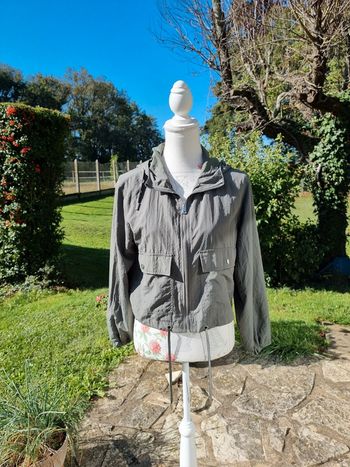 PULL & Bear veste courte légère kaki * taille S *