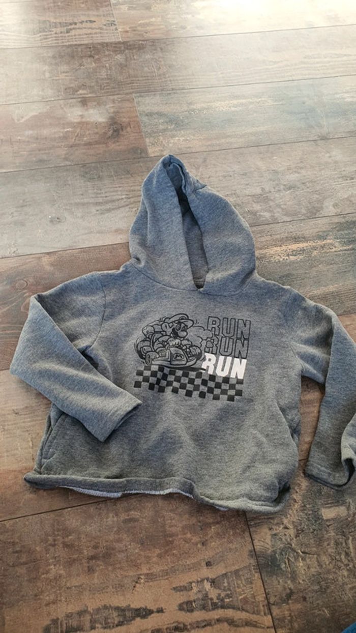 Sweat Mariokart 6 ans en très bon état