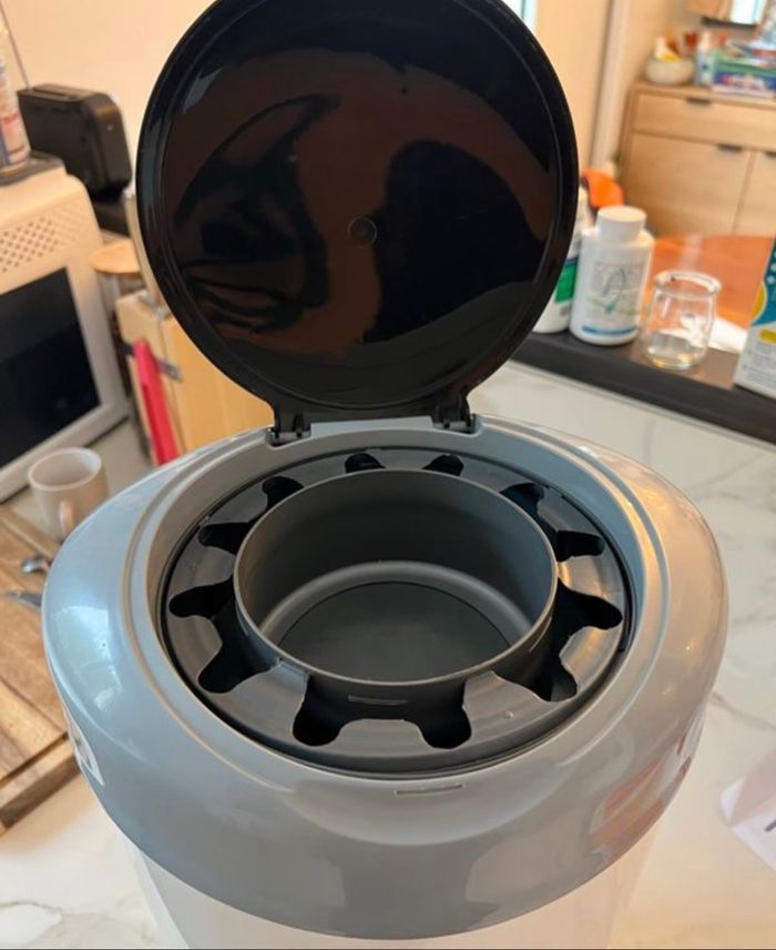 Poubelle Tommee Tippee pour les couches de bébé