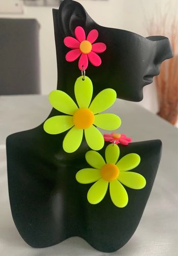 Grandes boucles d’oreilles xxl fleur rose et jaune fluo