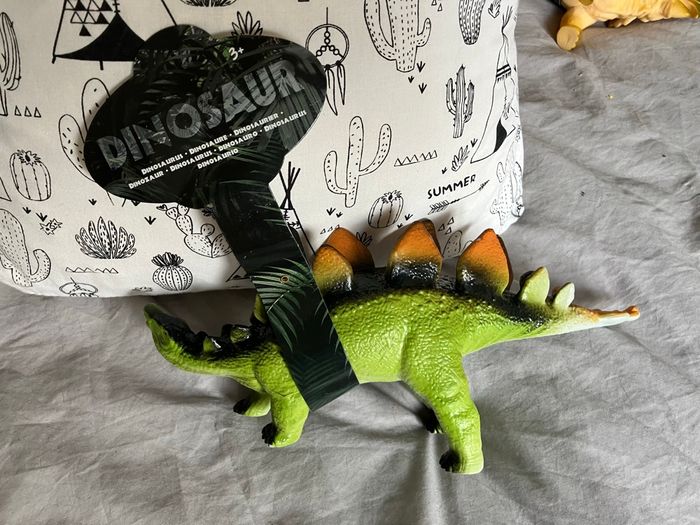 Dinosaure stégosaure 32 cm