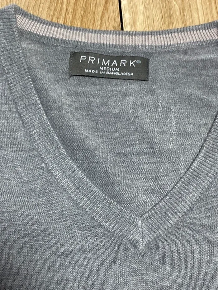 Pull V primark taille M - photo numéro 2