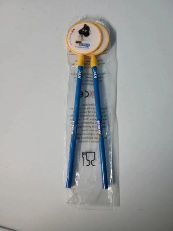 Lot de 2 crayons à papier Le monde secret des Emojis neuf