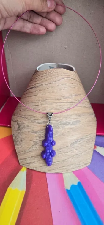 Collier crocodile bonbon violet fimo neuf