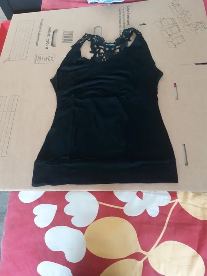 Joli haut a bretelles taille unique