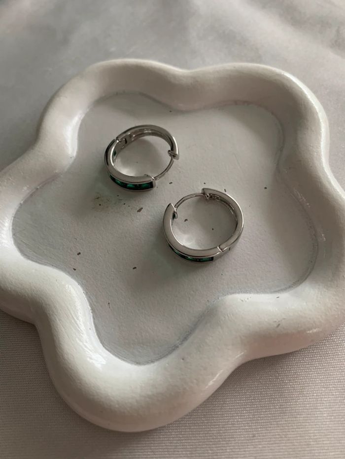 Boucles d’oreilles créoles vertes et argentées 17 mm - photo numéro 7