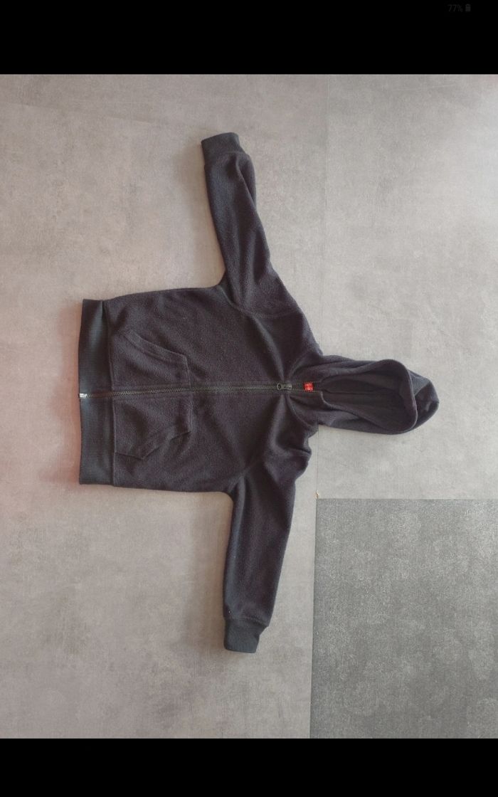 Gilet zippé avec capuche 4 ans Tissaia, Parfait état