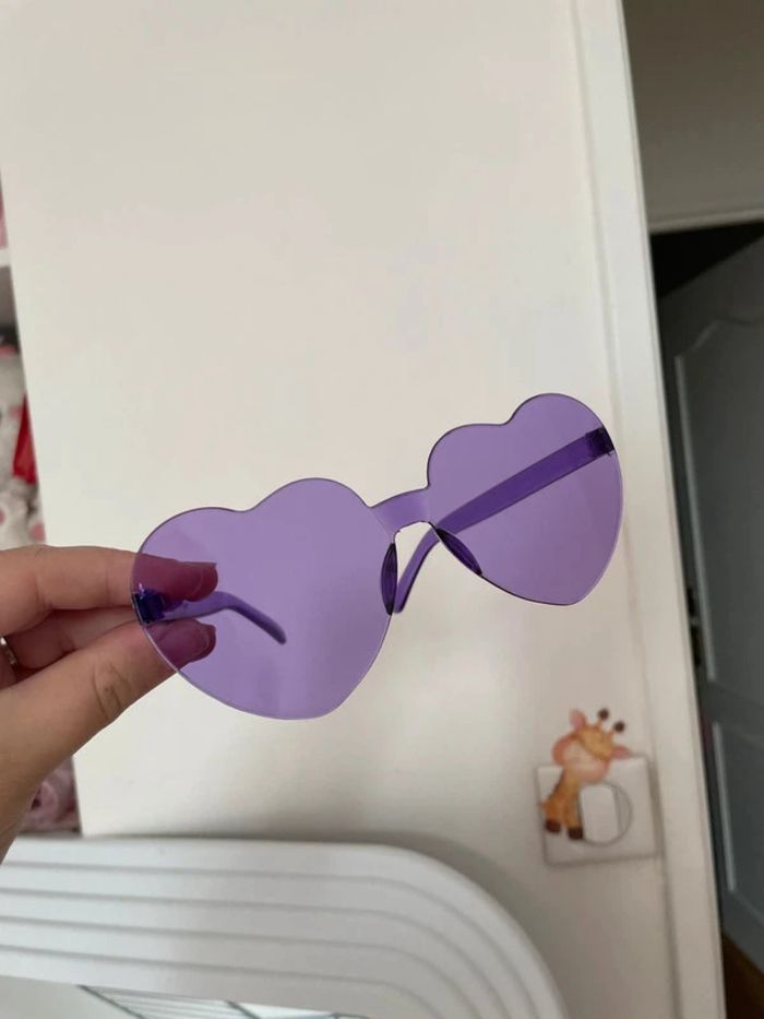Lunette cœur violette