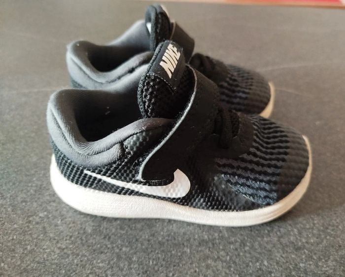 Basket Nike Taille 22 - photo numéro 2