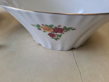 Soupiére à fleur super jolie qui date rarissime trés jolie