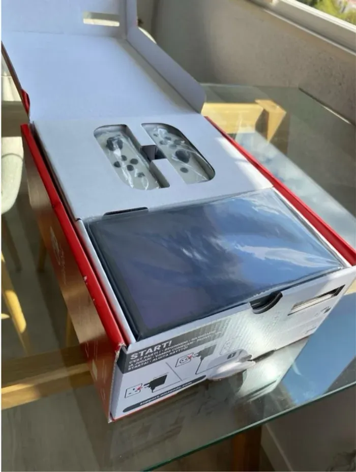 Nintendo · Switch OLED · Blanc - photo numéro 2