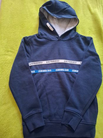 Pull à capuche bleu 