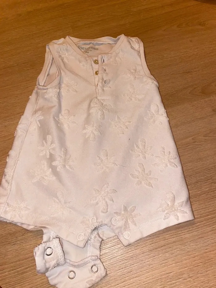 Ensemble barboteuse et T-shirt. - photo numéro 2