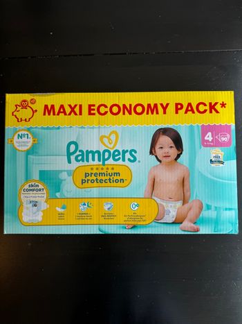 90 couches pampers premium protection taille 4