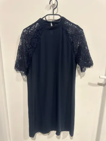 Robe dentelle très élégante idéal cérémonie