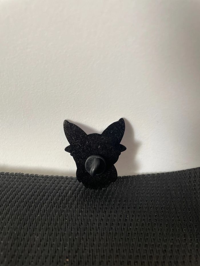 Pin’s Evoli eevee poncho Mentali espeon Pokémon broche en très bon état - photo numéro 2