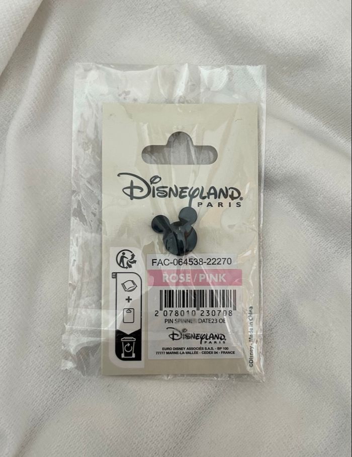 Pin’s Officiel Disneyland Paris 2023 - photo numéro 2