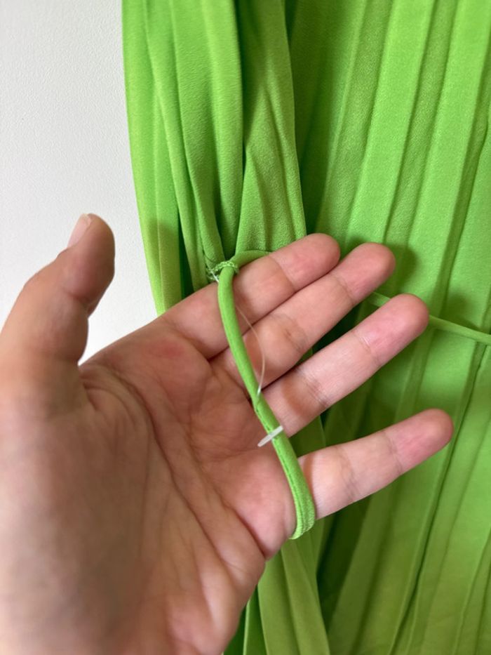 👗 Robe plissée mi-longue à bretelles fines - Vert- neuf sans étiquette - Mango - taille M - photo numéro 11