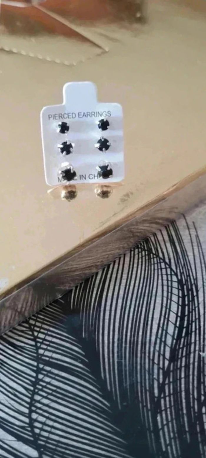 Boucles d'oreilles avec strass de couleur - photo numéro 4