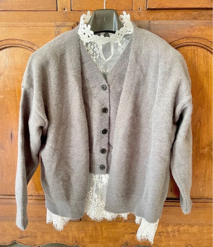 Blouse en dentelle col montant manches longues - photo numéro 3