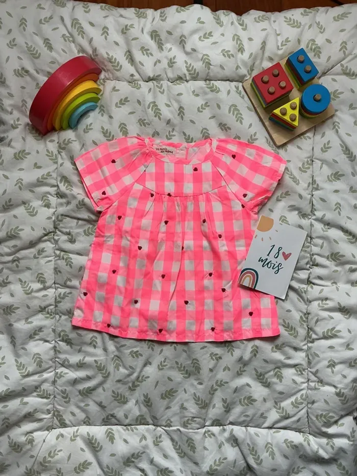 blouse manches courtes a carreaux blanc et rose fluo 18 mois du pareil au même