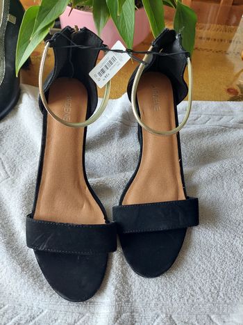 Sandales Ardene taille 9 - 39/40 neuves 