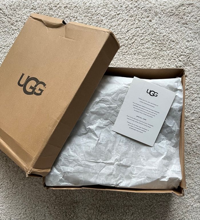 Sabots fourrées UGG Tazz - Taille 39 - Neuves - photo numéro 10